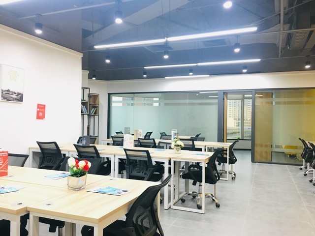 简约职员办公桌定制哪家专业